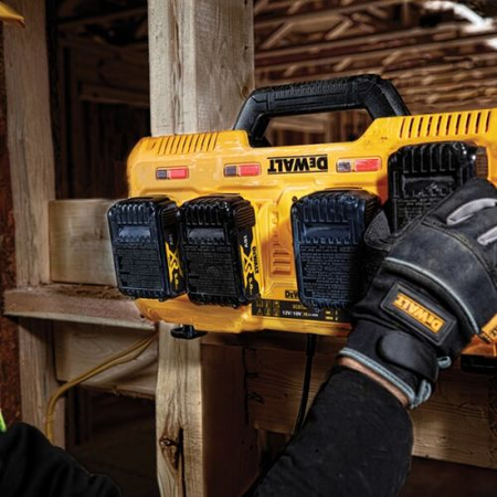 Chargeur 18/56V 4 Ports - DEWALT- DCB104-QW