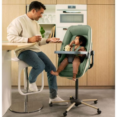 Rehausseur MAXI COSI Kit repas pour transat Alba, chaise haute bébé avec tablette + housse de protection Beyond Green, de 6 mois a 3 ans