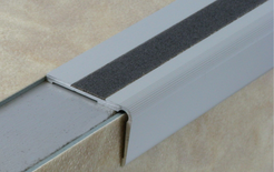 Nez de marche 1T 55x32mm percé L 3m - DINAC - 604110