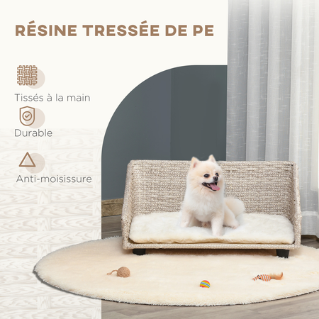 Canapé chien chat style cosy chic beige avec coussin fourrure blanc