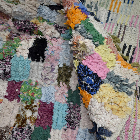 Tapis berbère noué main en tissu recyclé BOUCHAROUITE AG