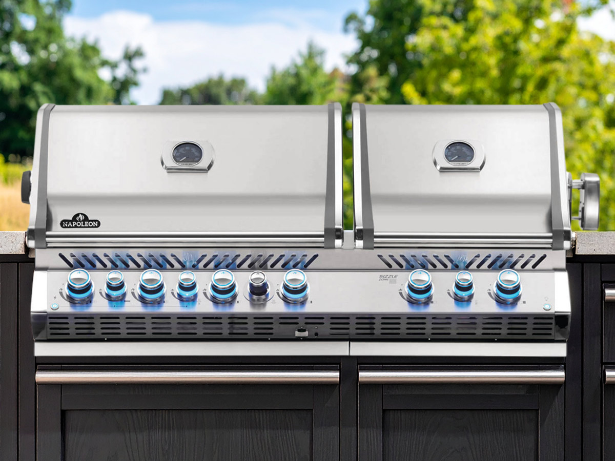 Barbecue gaz encastrable Prestige Pro 825 inox 4 brûleurs + 2 Sizzle Zone + brûleur arrière + Fumage - Napoleon