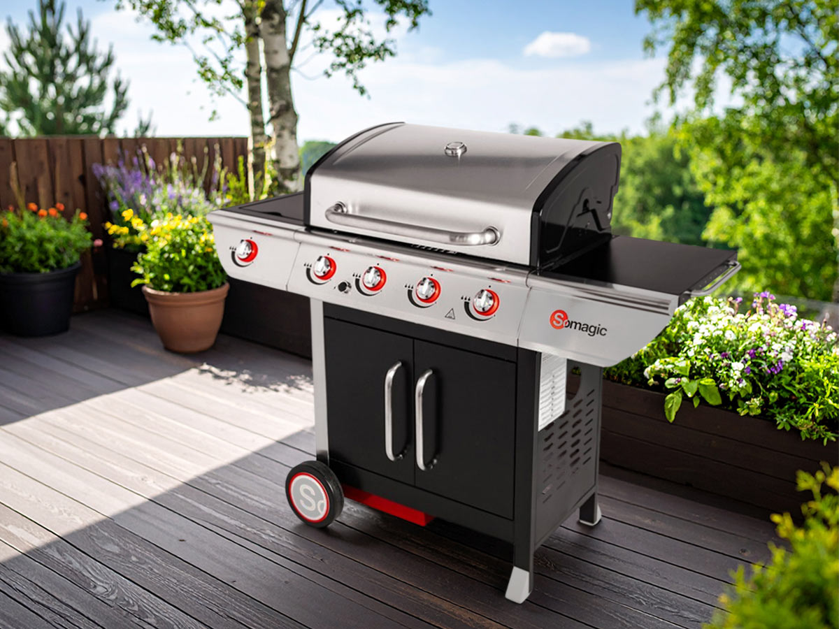 Barbecue à gaz avec chariot Manhattan 450GPI, 4 brûleurs, 1 réchaud latéral et plancha - Somagic