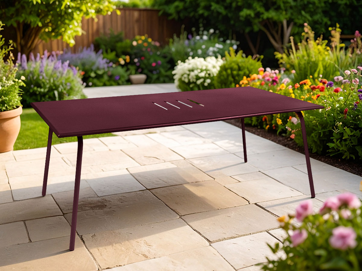 Table de jardin rectangulaire en métal Monceau 8 places Cerise Noire - Fermob
