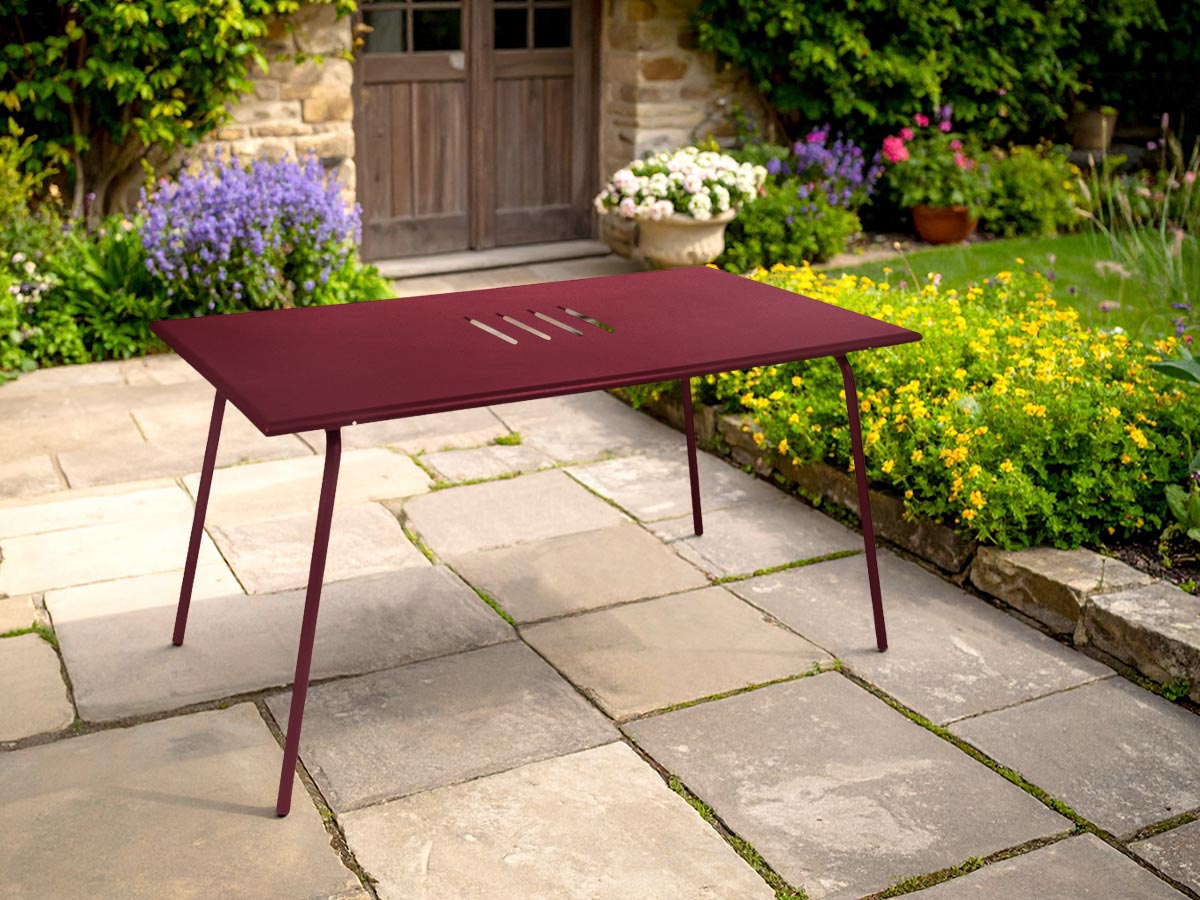 Table de jardin rectangulaire en métal Monceau 6 places Cerise Noire - Fermob
