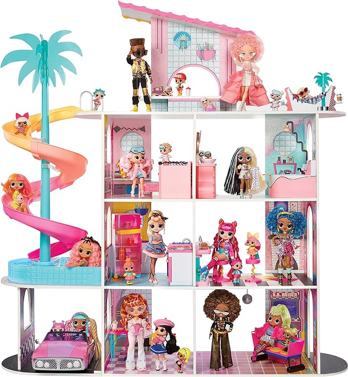 L.O.L. Surprise OMG Fashion House Set de Jeu avec + de 85 Surprises - Maison de Poupée en Bois Véritable avec Piscine, Toboggan, Patio sur Le Toit, Cinéma et Meubles