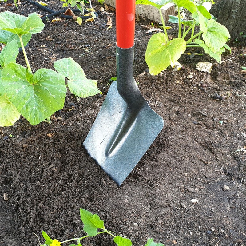 Pelle de jardin PRO TERRASSIER carrée à col de cygne 25cm en acier trempé emmanchée bois pomme 110cm - MERMIER - 554125