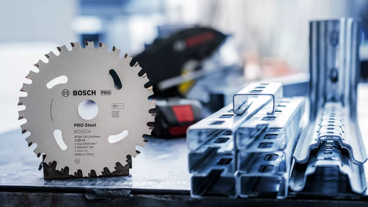 Lame de scie circulaire Standard for Steel 136x20x1,6mm pour scies sans fil - BOSCH - 2608837746